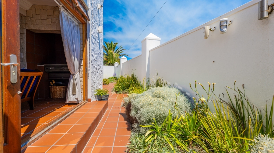 5 Bedroom Property for Sale in Arniston Western Cape